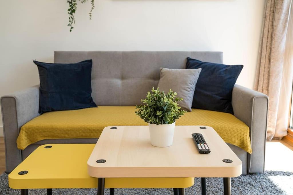 Apartment 2bed Living Balcony London