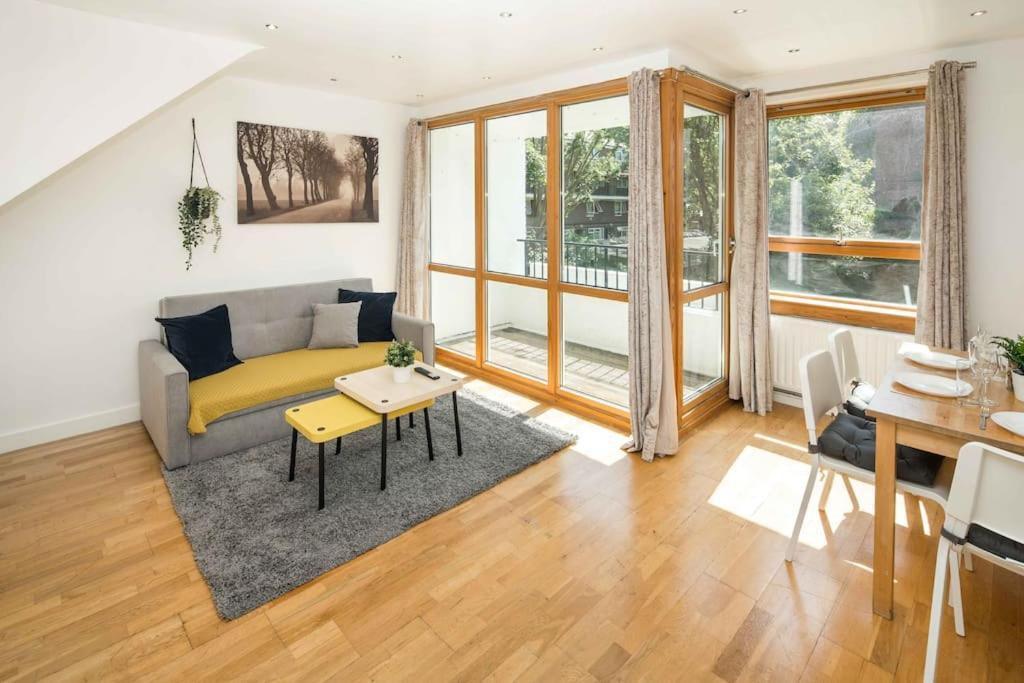 2bed Living Balcony * London