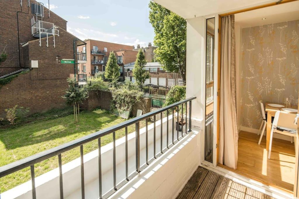 2bed Living Balcony Apartment London