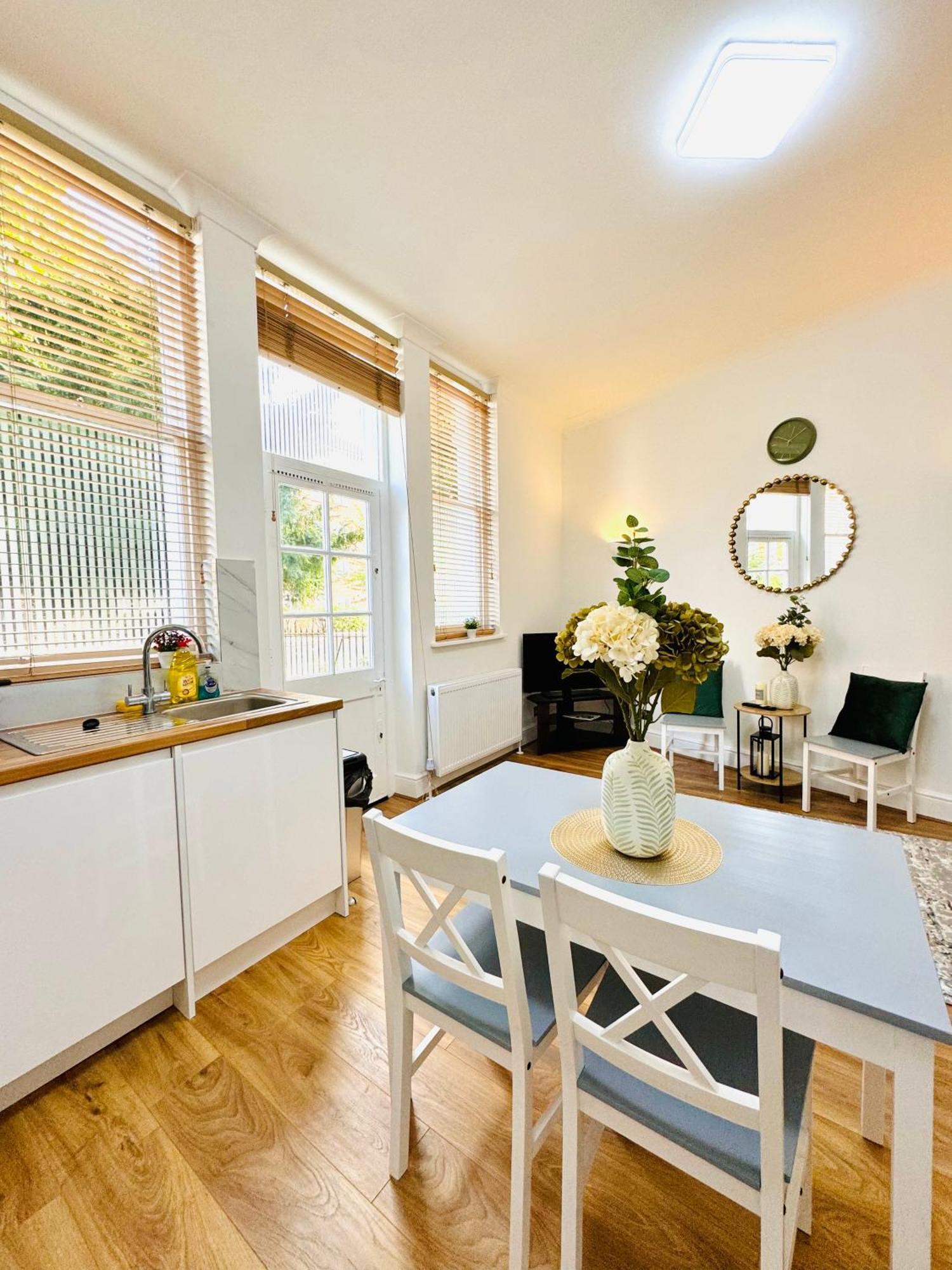 Beautiful 2bedroom Flat In St John Apartment *