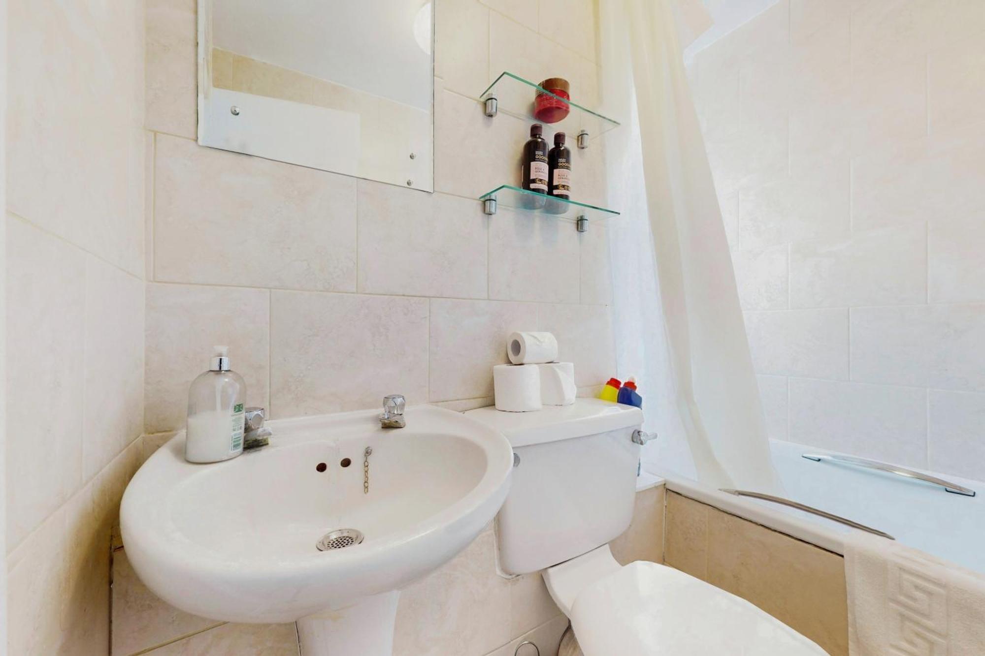 Central Studio With Free Parking In Chelsea Near Tube London