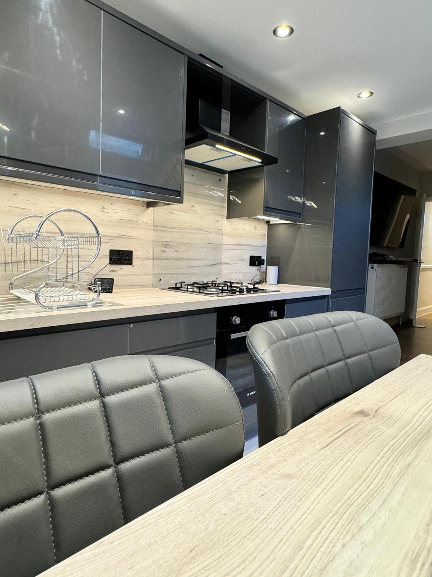 Accommodatie bij particulieren Double Bedroom In Private Home- Canning Town By Excel Londen