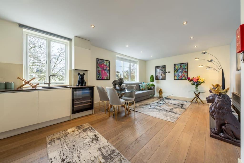 Apartment Stunning 3 Bed 2 Bath Penthouse In *