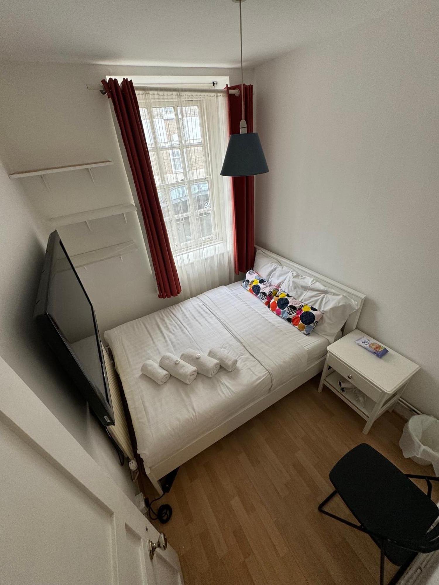 Comfy Private Bedrooms In Heart Of Guest house London
