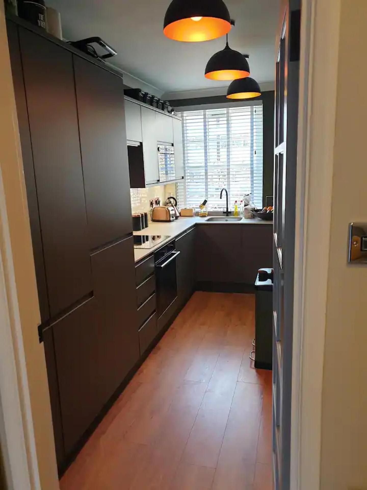 Charming 2 Bed Kennington Oval Apartment London