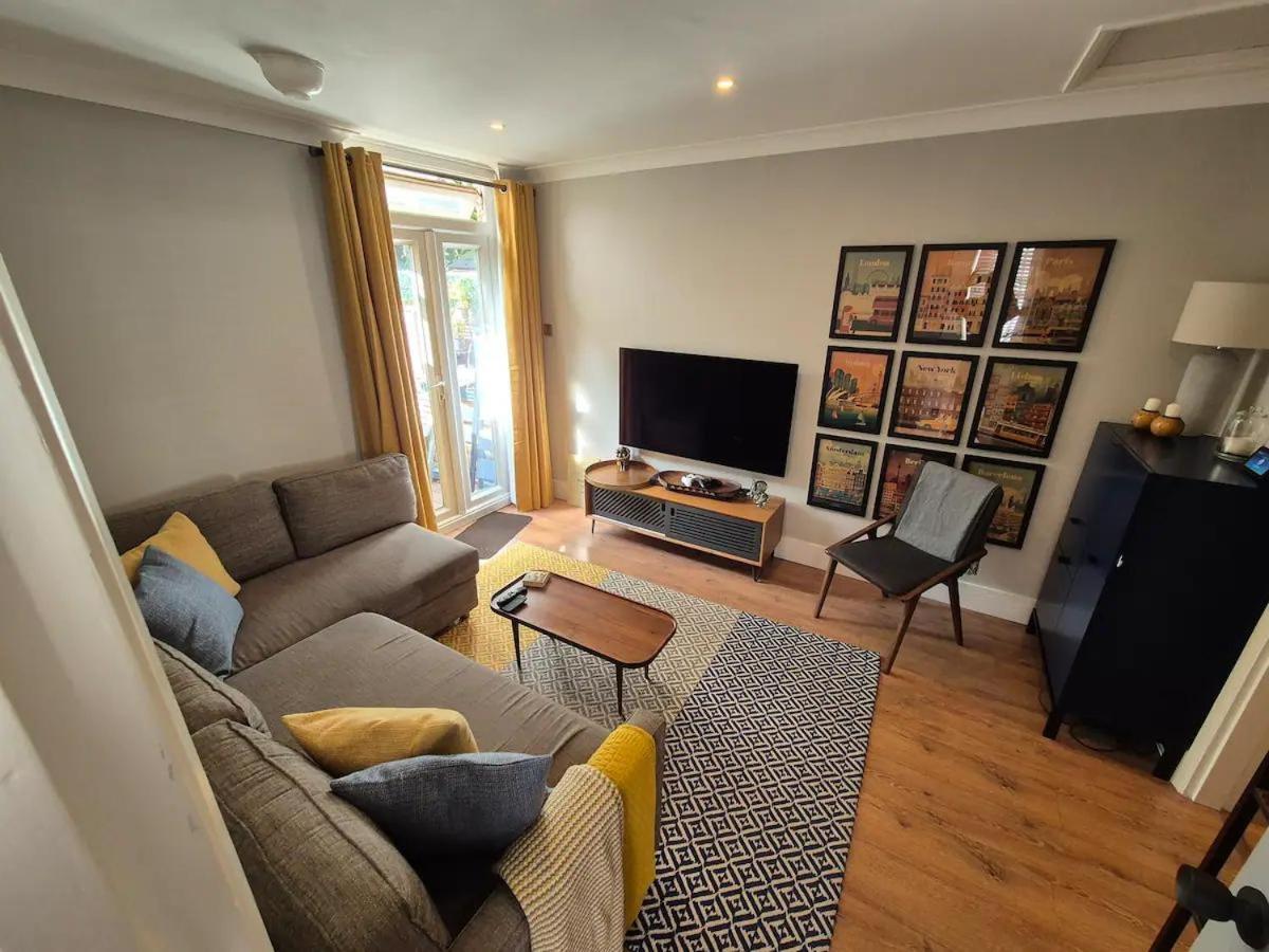 Charming 2 Bed Kennington Oval * London