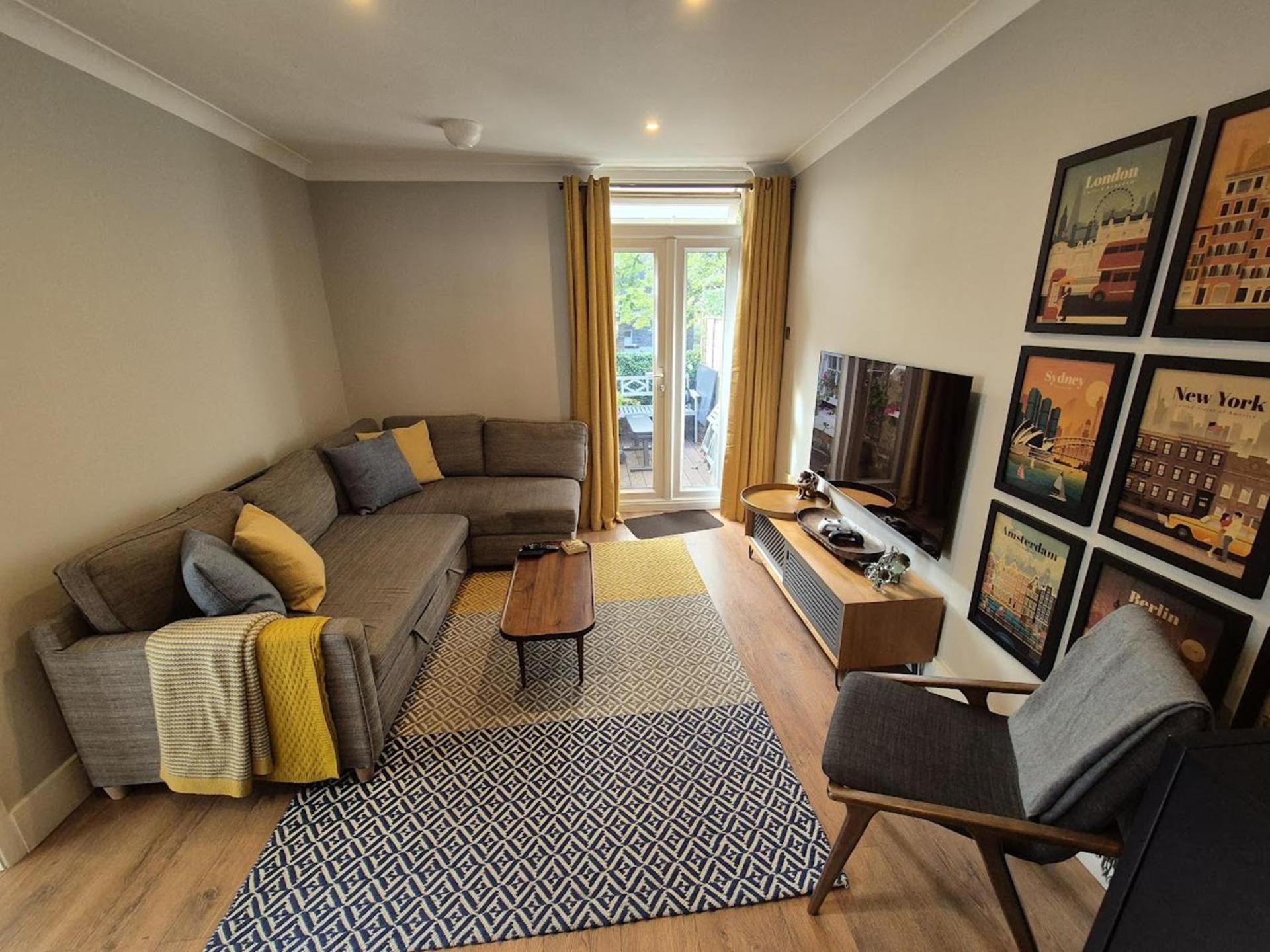 Charming 2 Bed Kennington Oval Apartment London