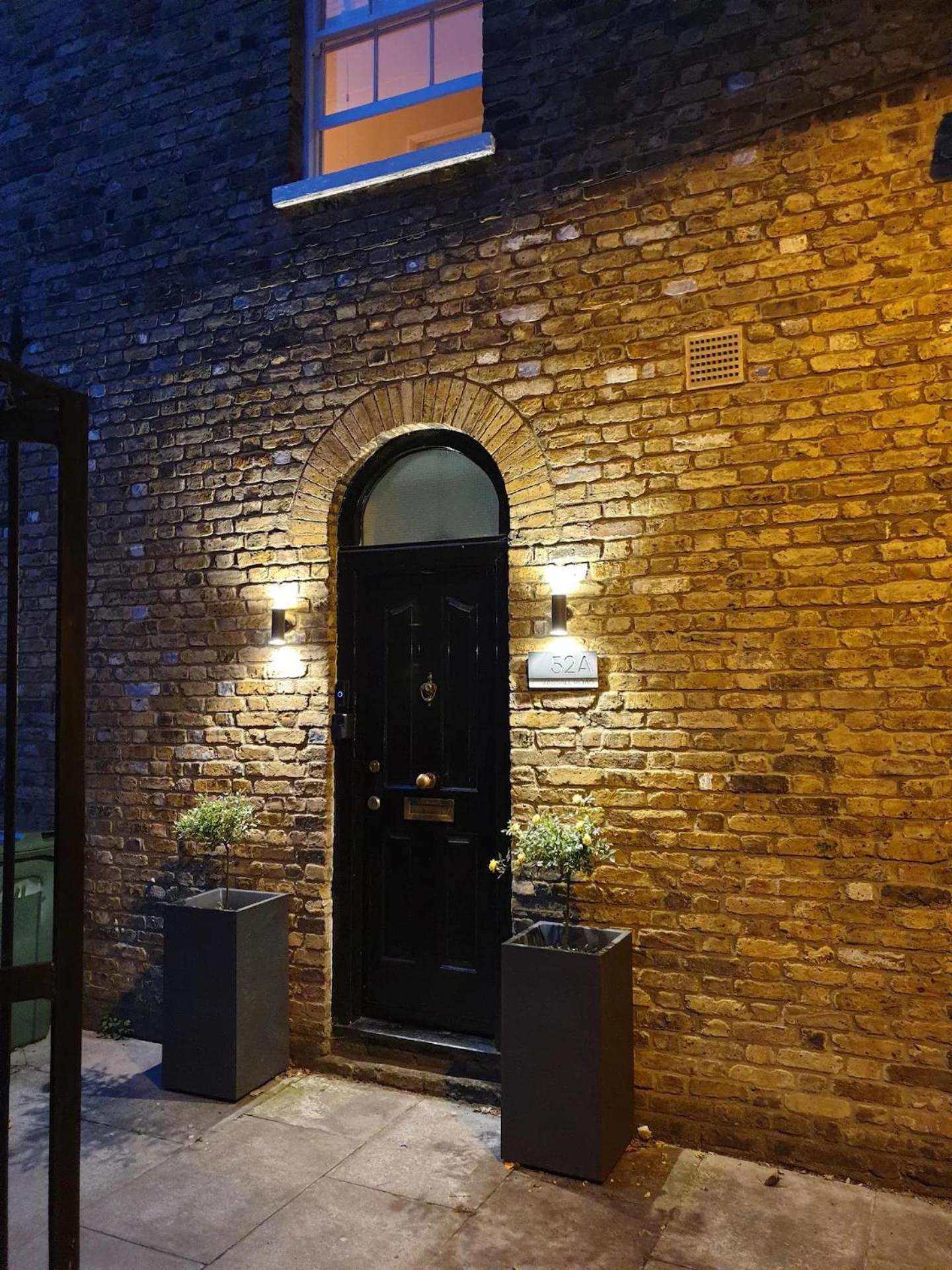Charming 2 Bed Kennington Oval Apartment London