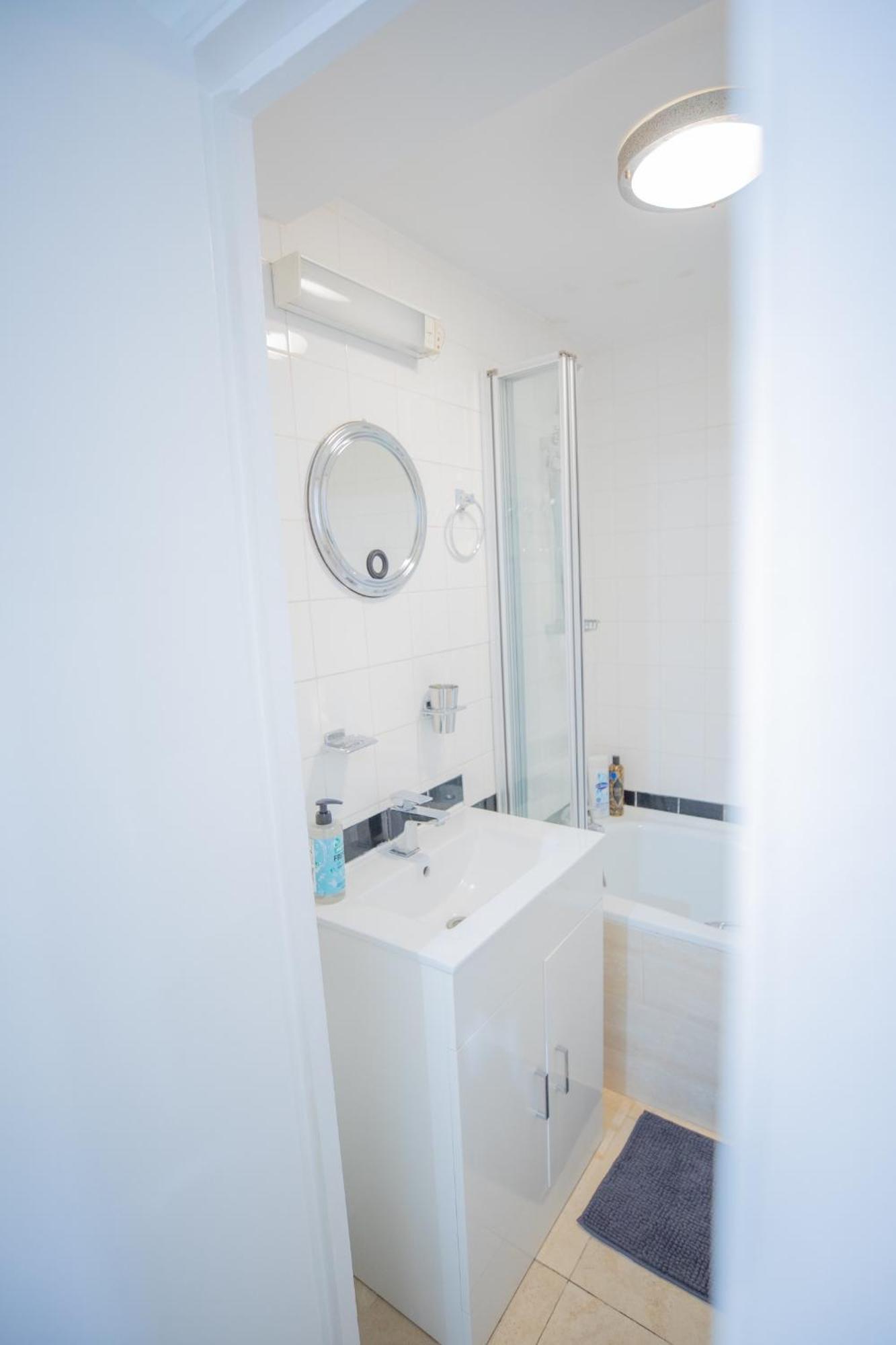 Apartment X-one Bedroom At Chelsea Cloister