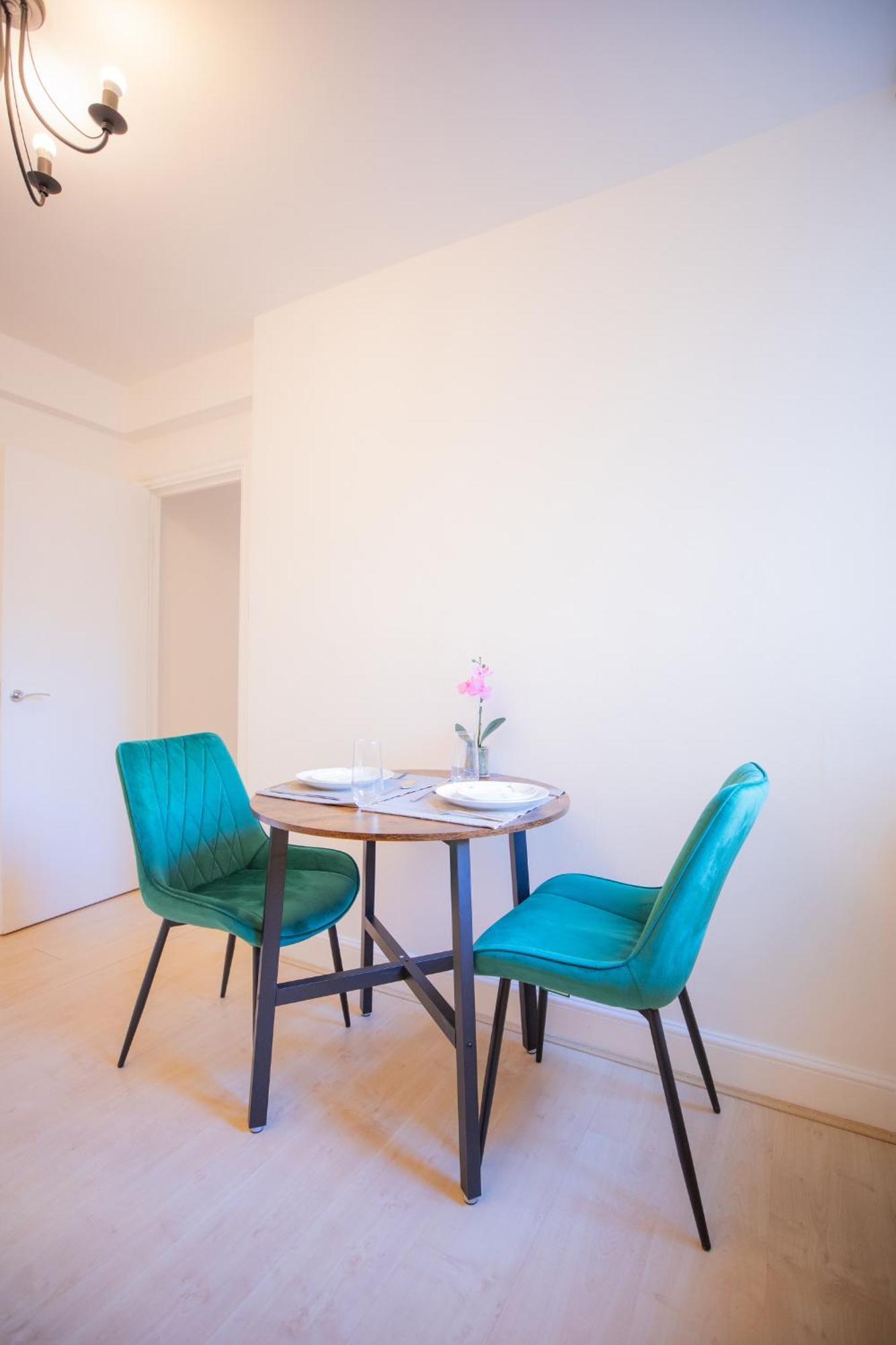 Apartment X-one Bedroom At Chelsea Cloister *