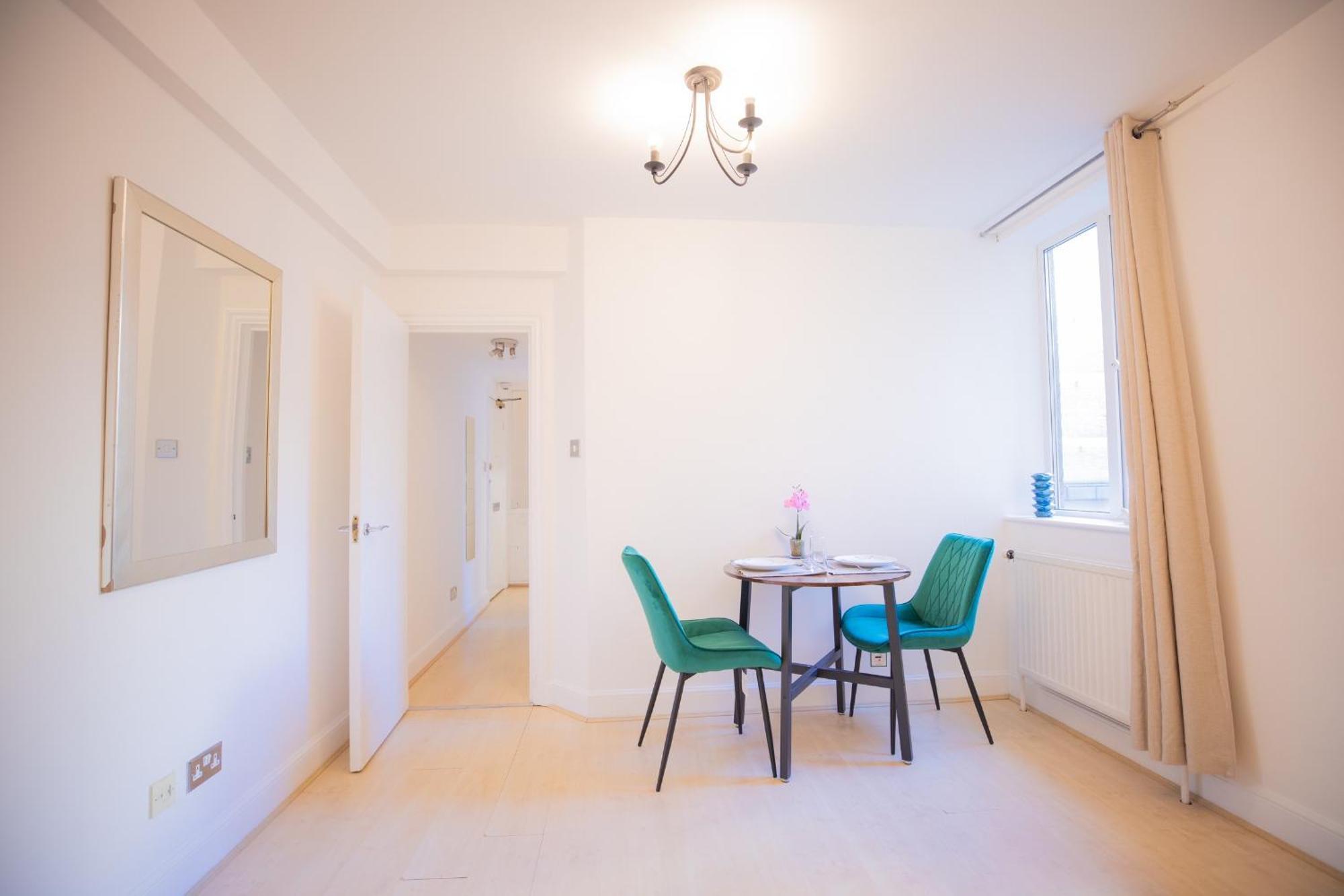 X-one Bedroom At Chelsea Cloister Apartment *