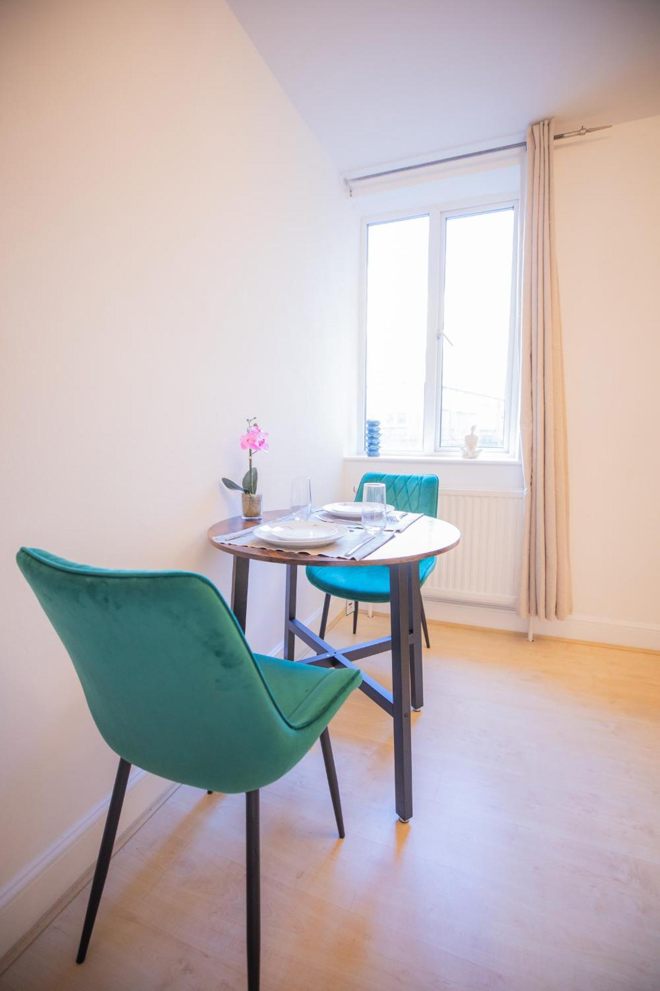 X-one Bedroom At Chelsea Cloister *