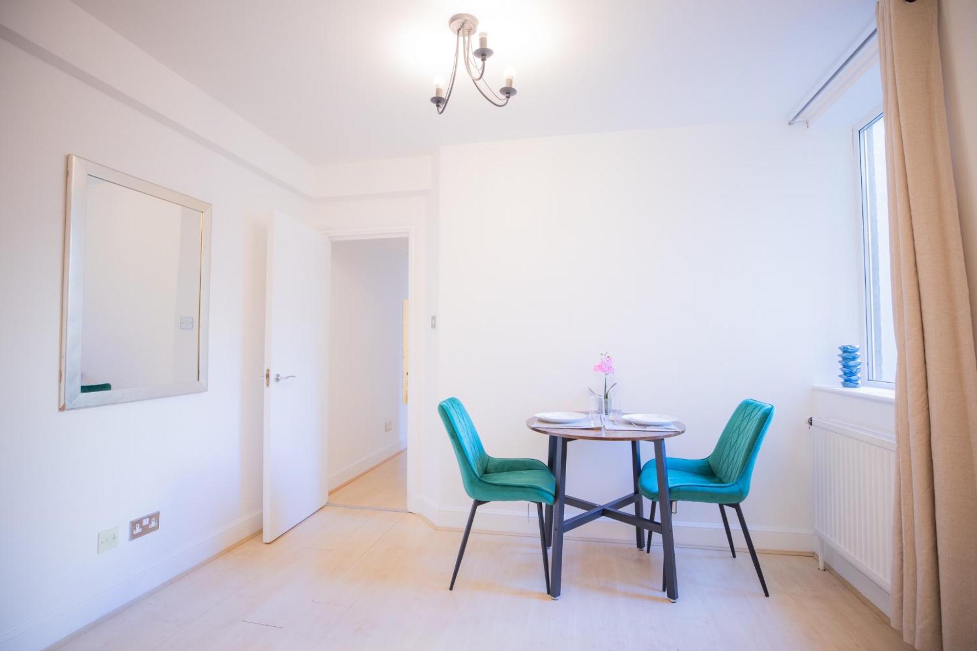 Apartment X-one Bedroom At Chelsea Cloister