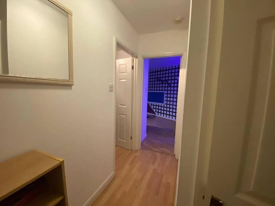 ✰free Private Parking✰80s Retro 1bedroom Serviced Canary Wharf Perfect For Families Business & Leisure Guests *