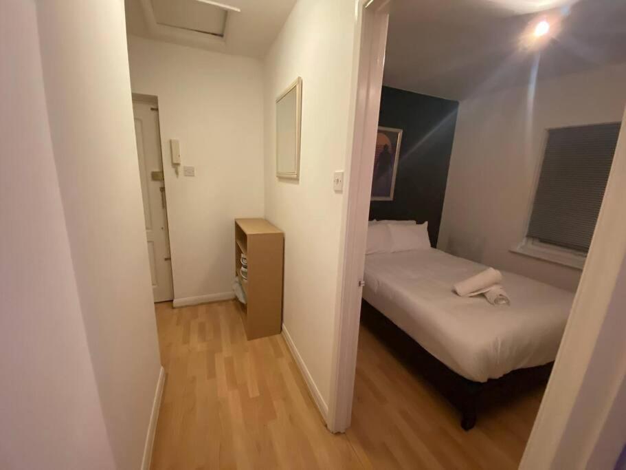 ✰free Private Parking✰80s Retro 1bedroom Serviced Canary Wharf Perfect For Families Business & Leisure Guests Apartment *