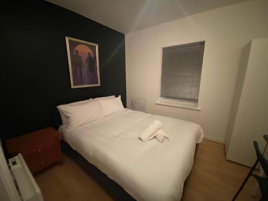 ✰free Private Parking✰80s Retro 1bedroom Serviced Canary Wharf Perfect For Families Business & Leisure Guests Apartment London