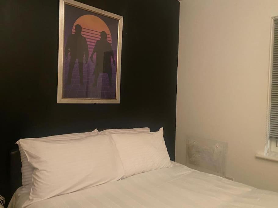 Apartment ✰free Private Parking✰80s Retro 1bedroom Serviced Canary Wharf Perfect For Families Business & Leisure Guests *