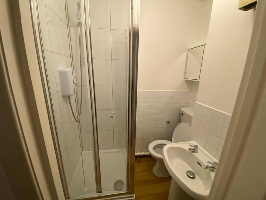 Apartment ✰free Private Parking✰80s Retro 1bedroom Serviced Canary Wharf Perfect For Families Business & Leisure Guests