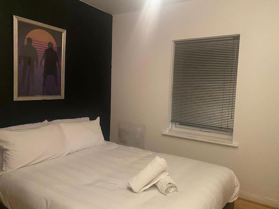 Apartment ✰free Private Parking✰80s Retro 1bedroom Serviced Canary Wharf Perfect For Families Business & Leisure Guests *