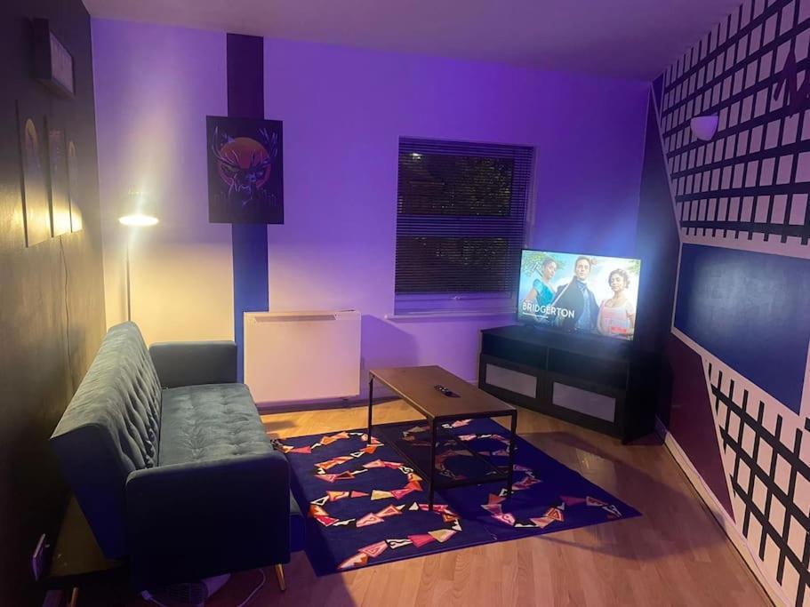✰free Private Parking✰80s Retro 1bedroom Serviced Canary Wharf Perfect For Families Business & Leisure Guests Apartment
