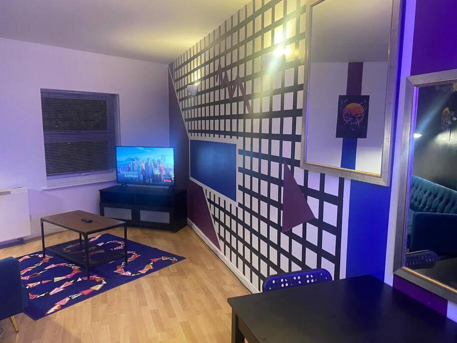 ✰free Private Parking✰80s Retro 1bedroom Serviced Canary Wharf Perfect For Families Business & Leisure Guests *