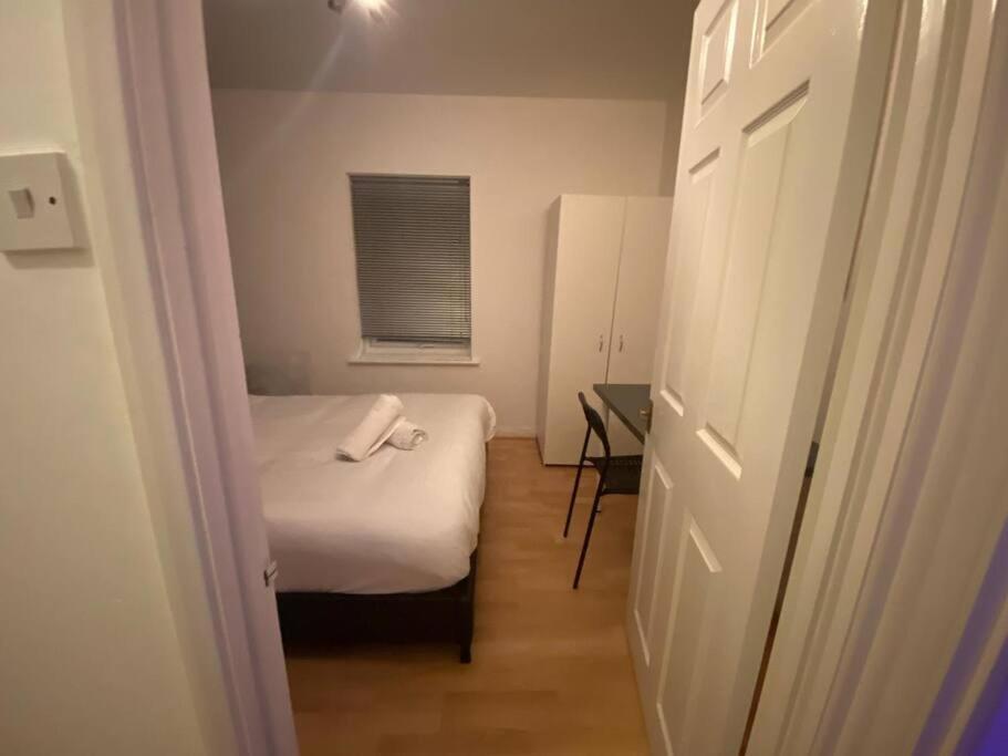 ✰free Private Parking✰80s Retro 1bedroom Serviced Canary Wharf Perfect For Families Business & Leisure Guests Apartment *