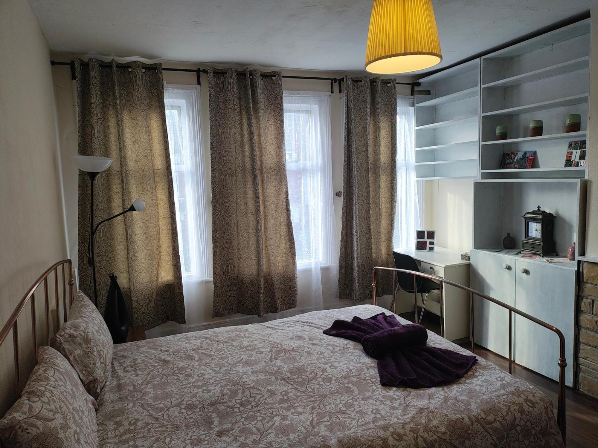 Guest house Elegant King Bed Get Away London