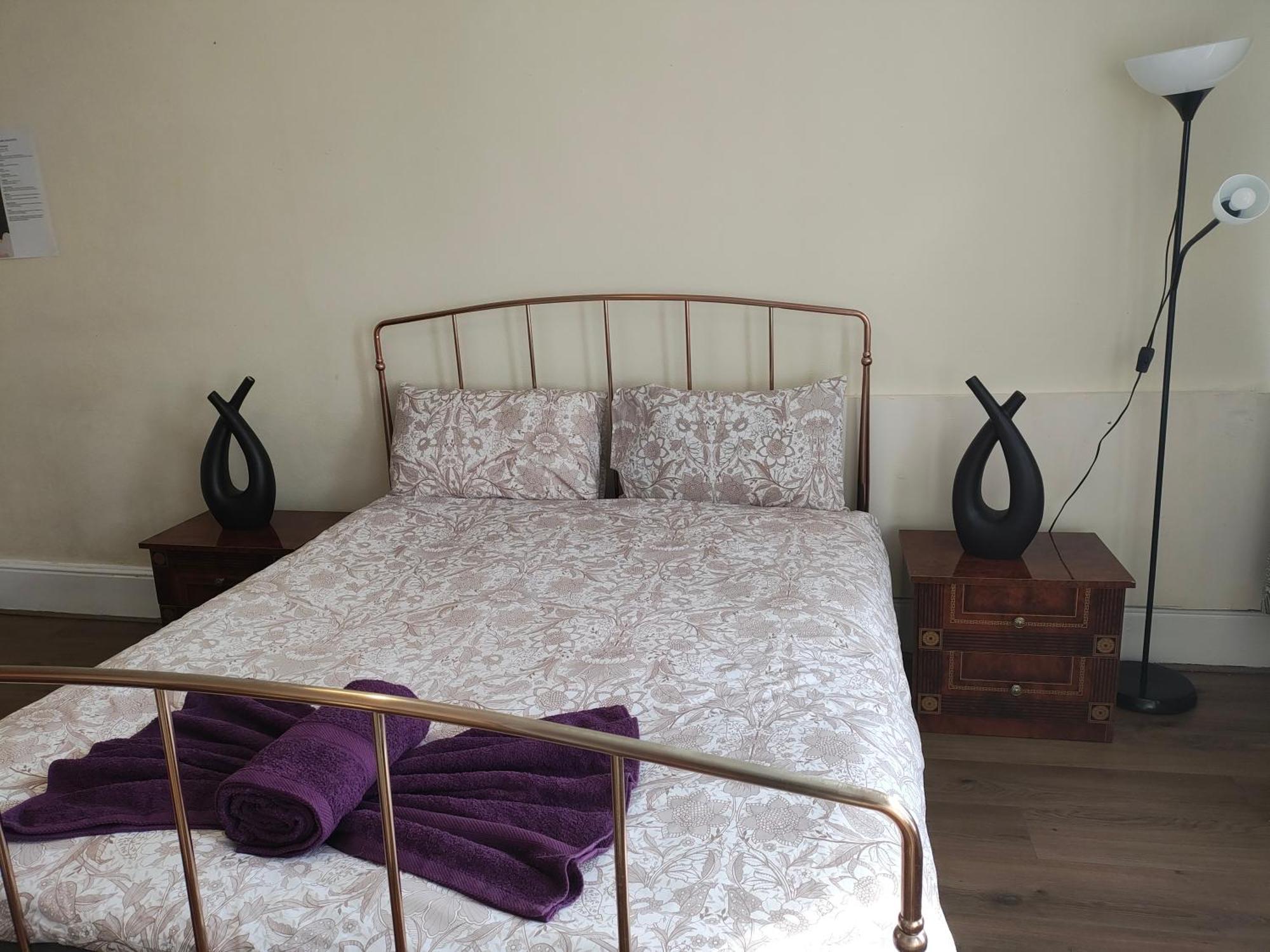 Guest house Elegant King Bed Get Away London