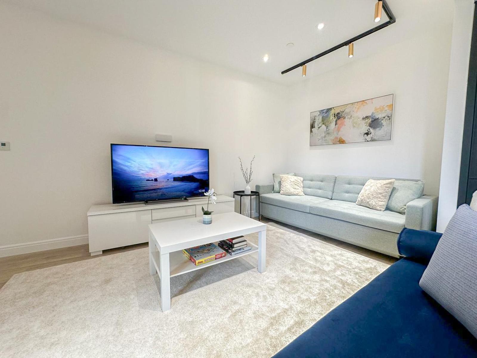 Lavish 2 Bedroom Flat With Private Balcony In Clerkenwell, Barbican Londen