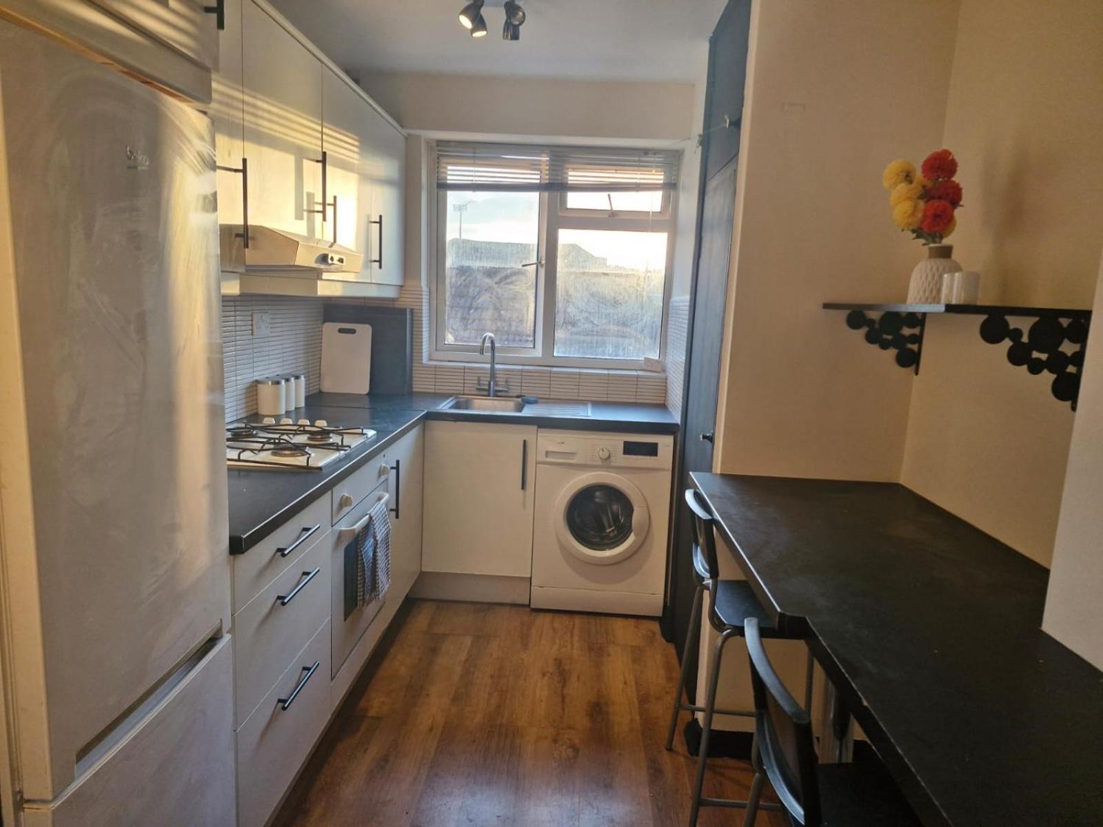 Elegant & Spacious 2-bedroom In Wimbledon Londen