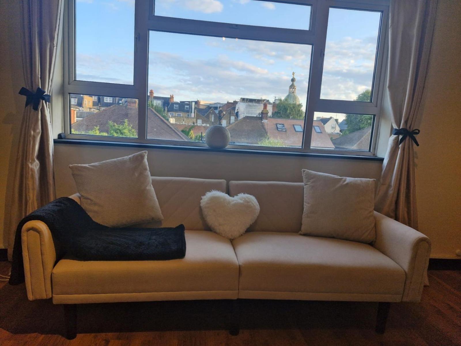 Elegant & Spacious 2-bedroom In Wimbledon Appartement Londen