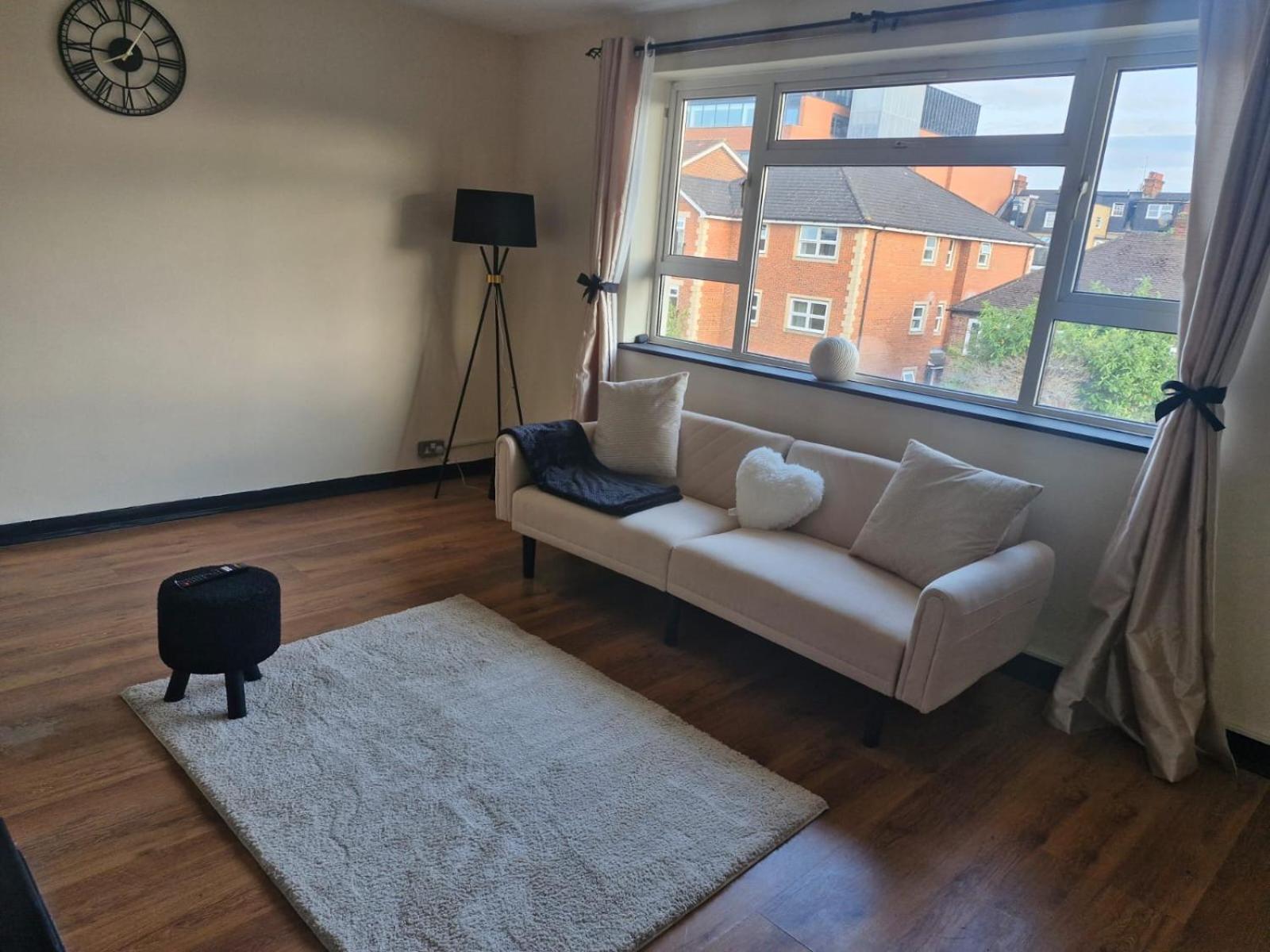 Elegant & Spacious 2-bedroom In Wimbledon Appartement