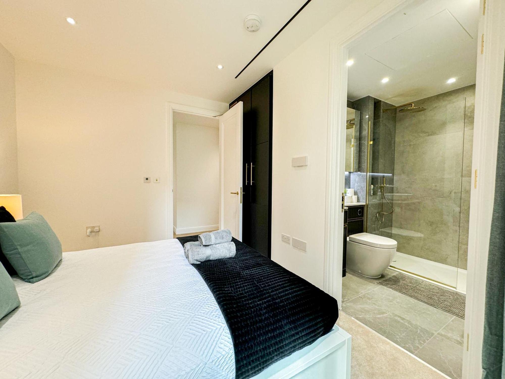 Lavish 2 Bedroom Flat With Private Balcony In Clerkenwell, Barbican * Londen