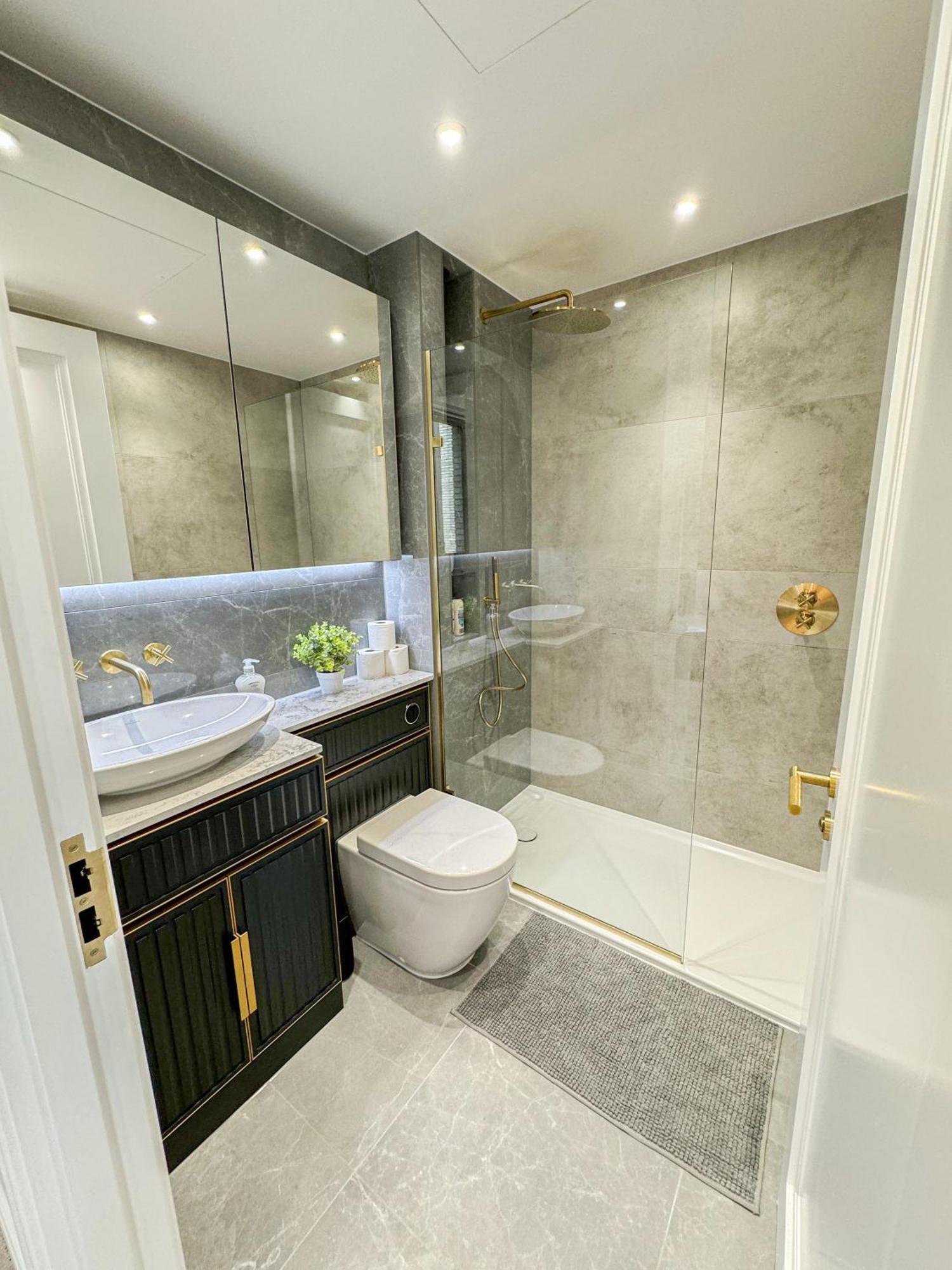 Lavish 2 Bedroom Flat With Private Balcony In Clerkenwell, Barbican Appartement