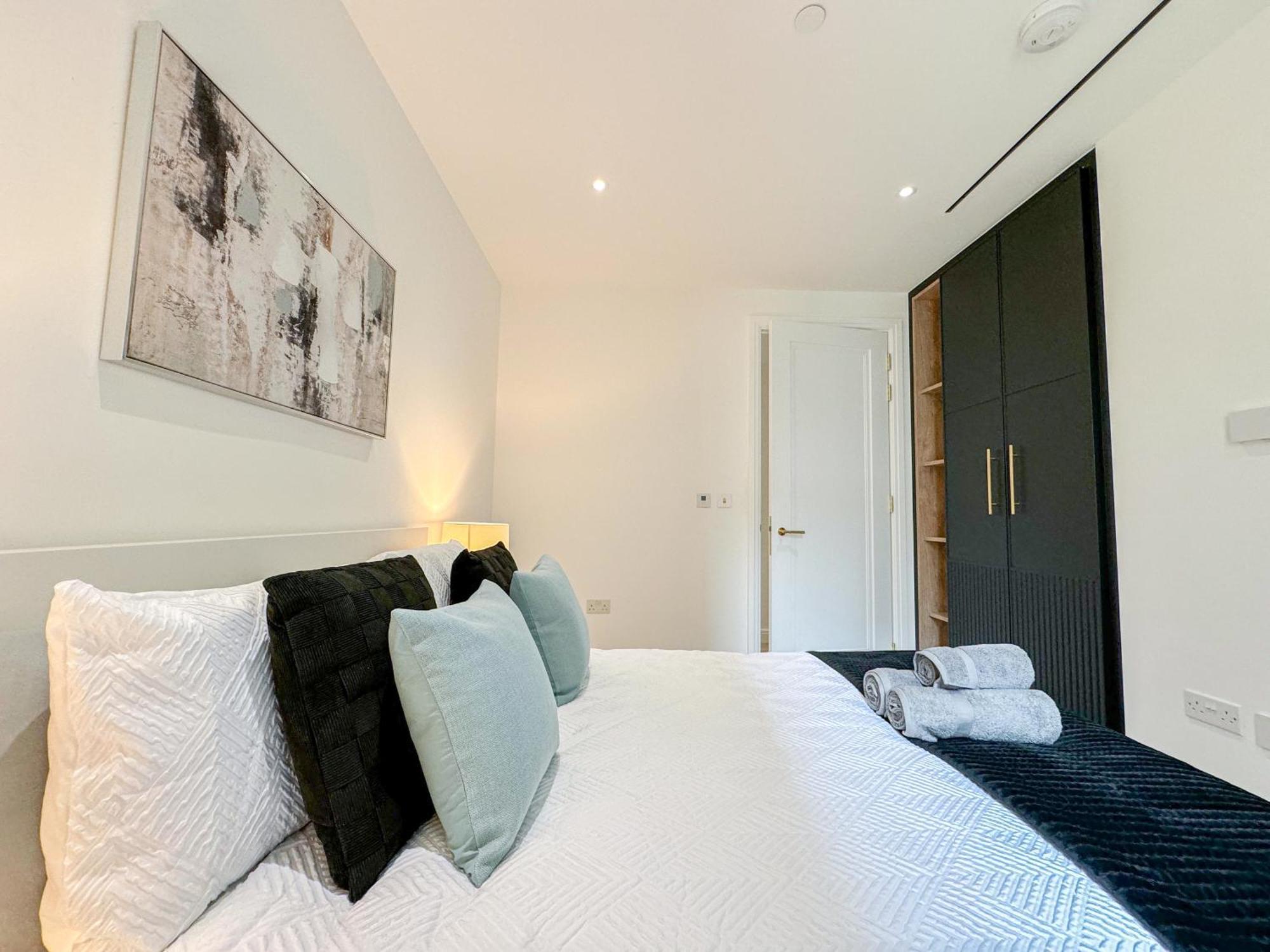 Lavish 2 Bedroom Flat With Private Balcony In Clerkenwell, Barbican Londen
