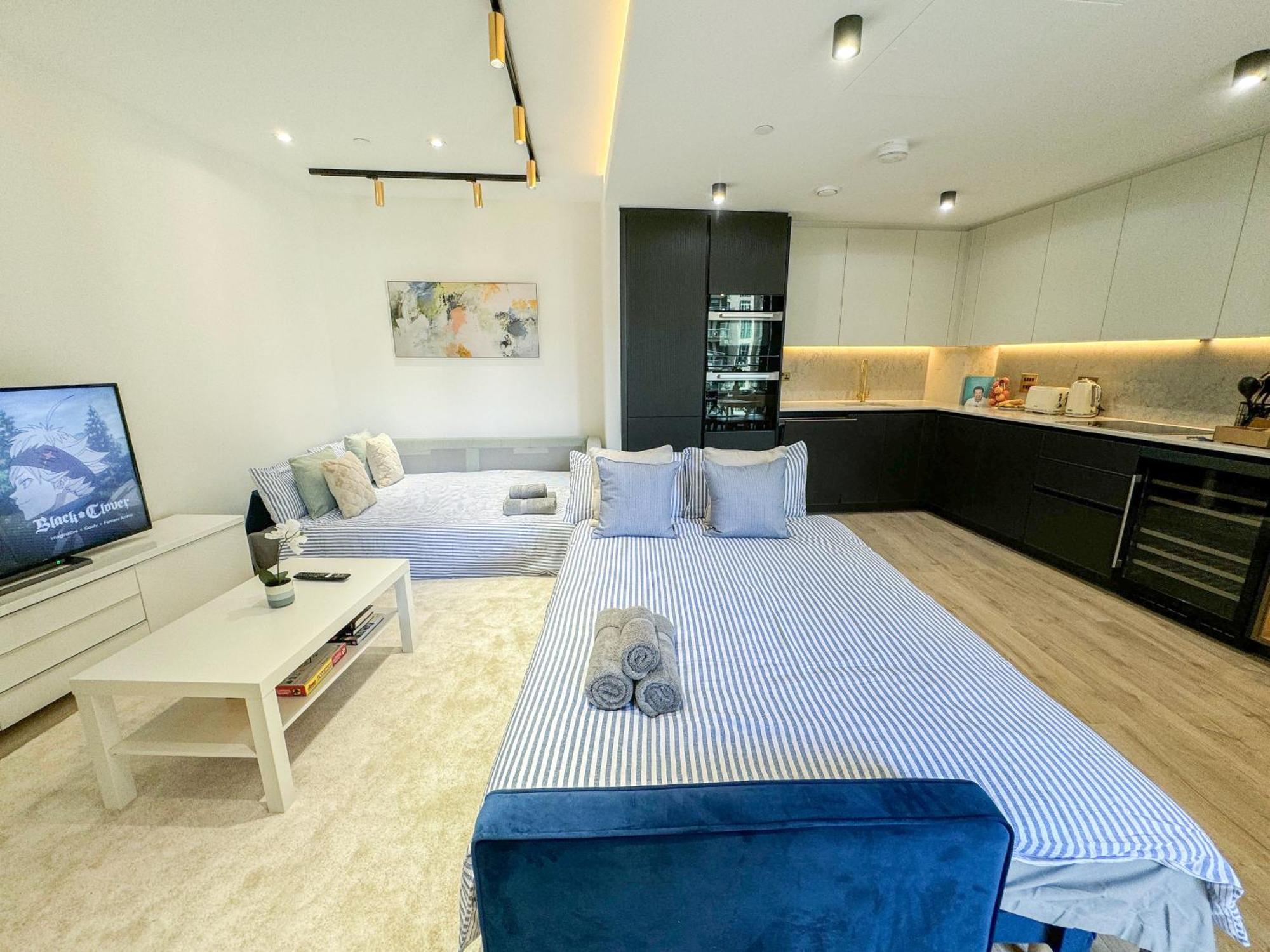 Lavish 2 Bedroom Flat With Private Balcony In Clerkenwell, Barbican * Londen