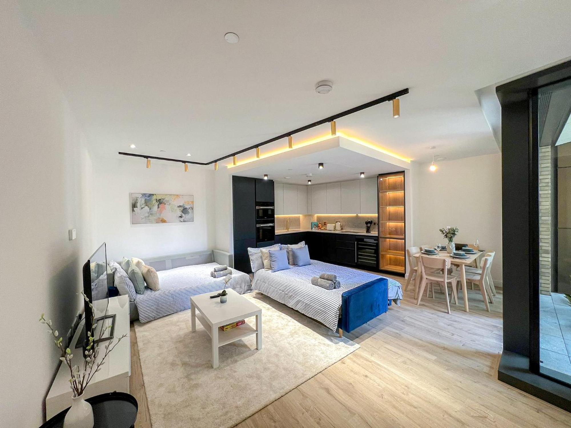 Lavish 2 Bedroom Flat With Private Balcony In Clerkenwell, Barbican * Londen