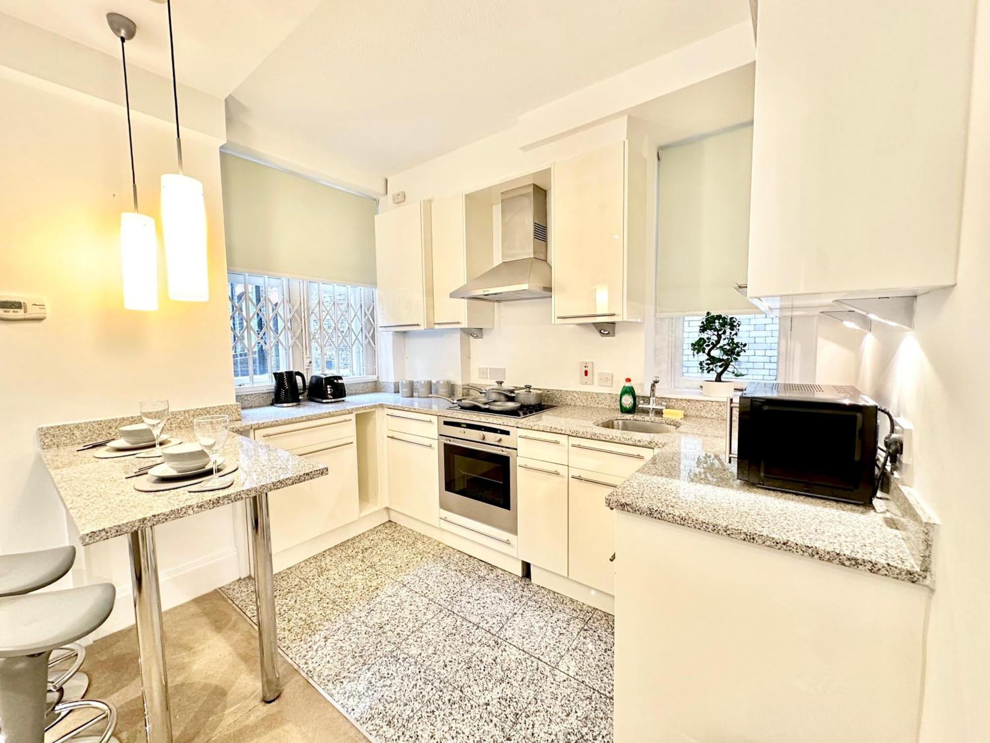 Beautiful Studio Baker Street Apartment