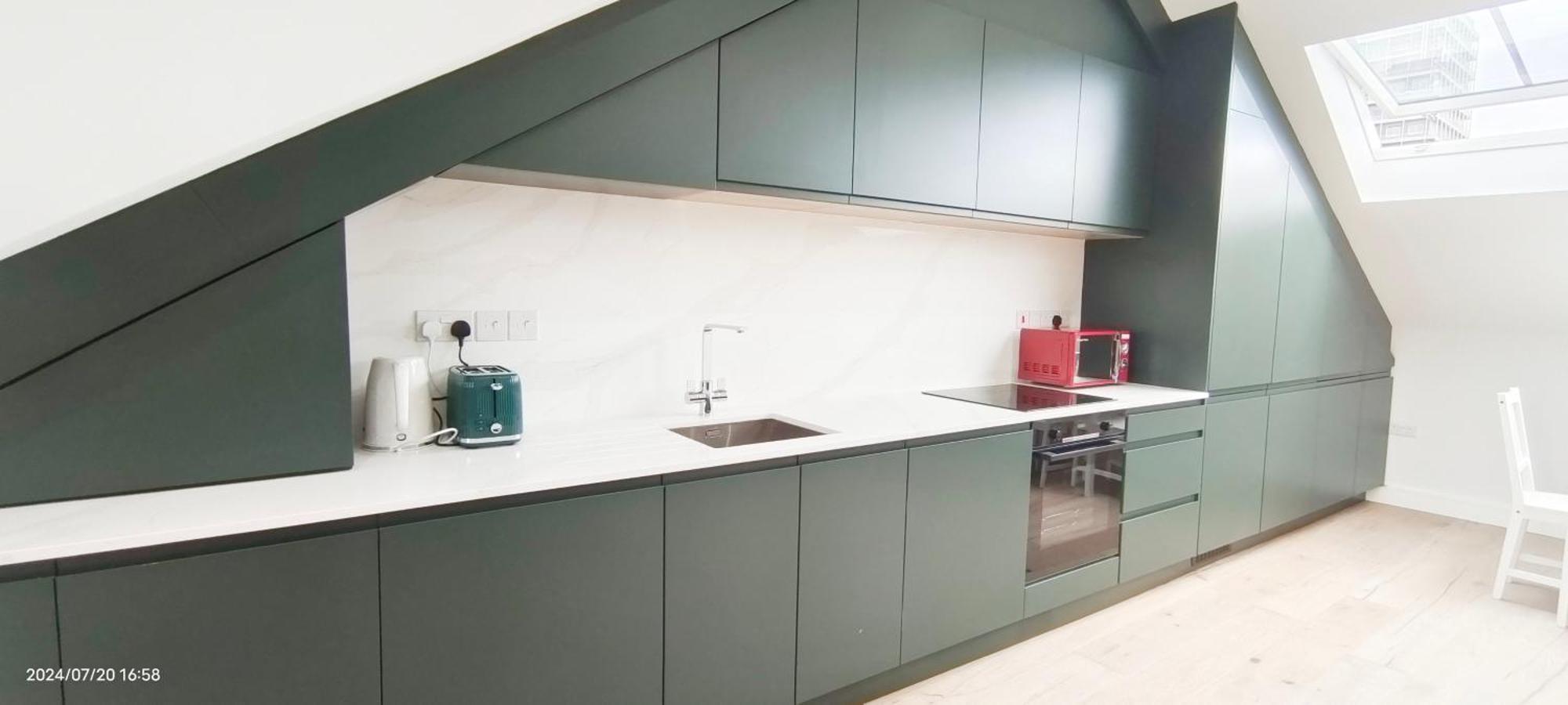Luxurious And Modern 3b3b In Hammersmith
