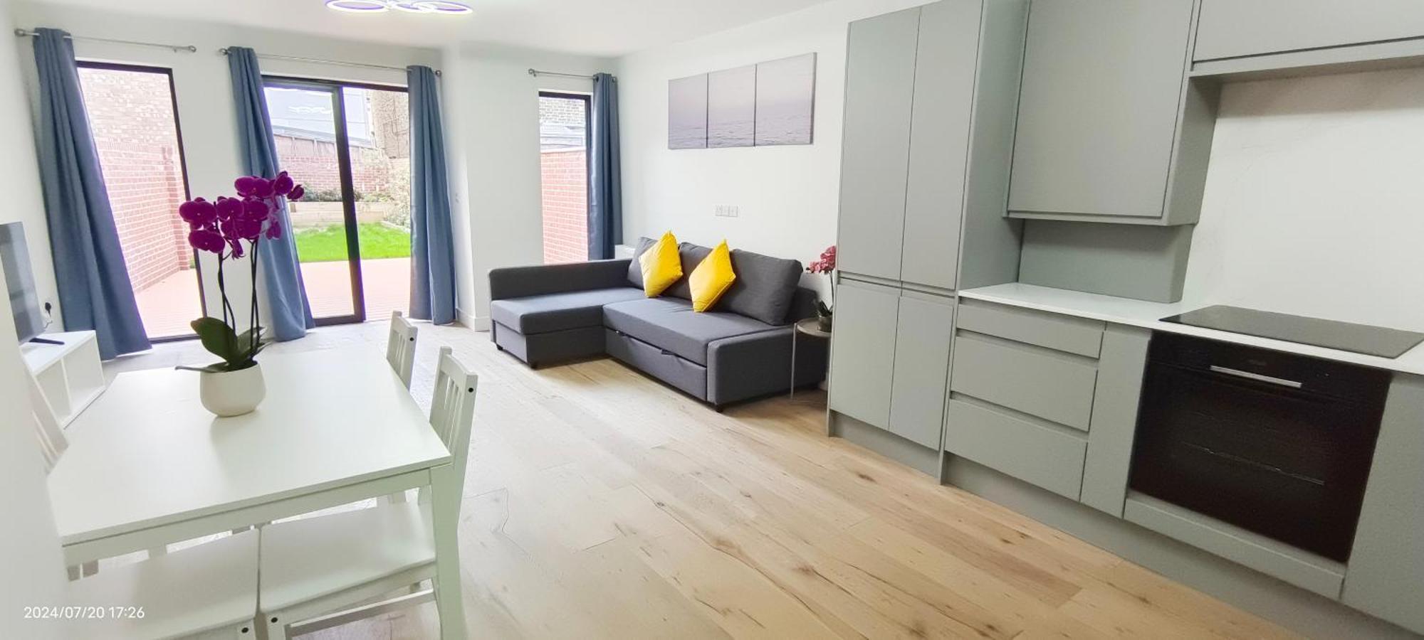 Appartement Spacious 2b2b With Garden Londen