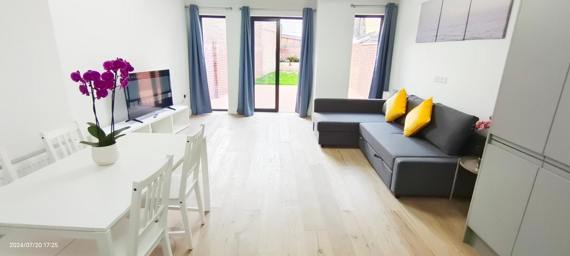 Appartement Spacious 2b2b With Garden Londen
