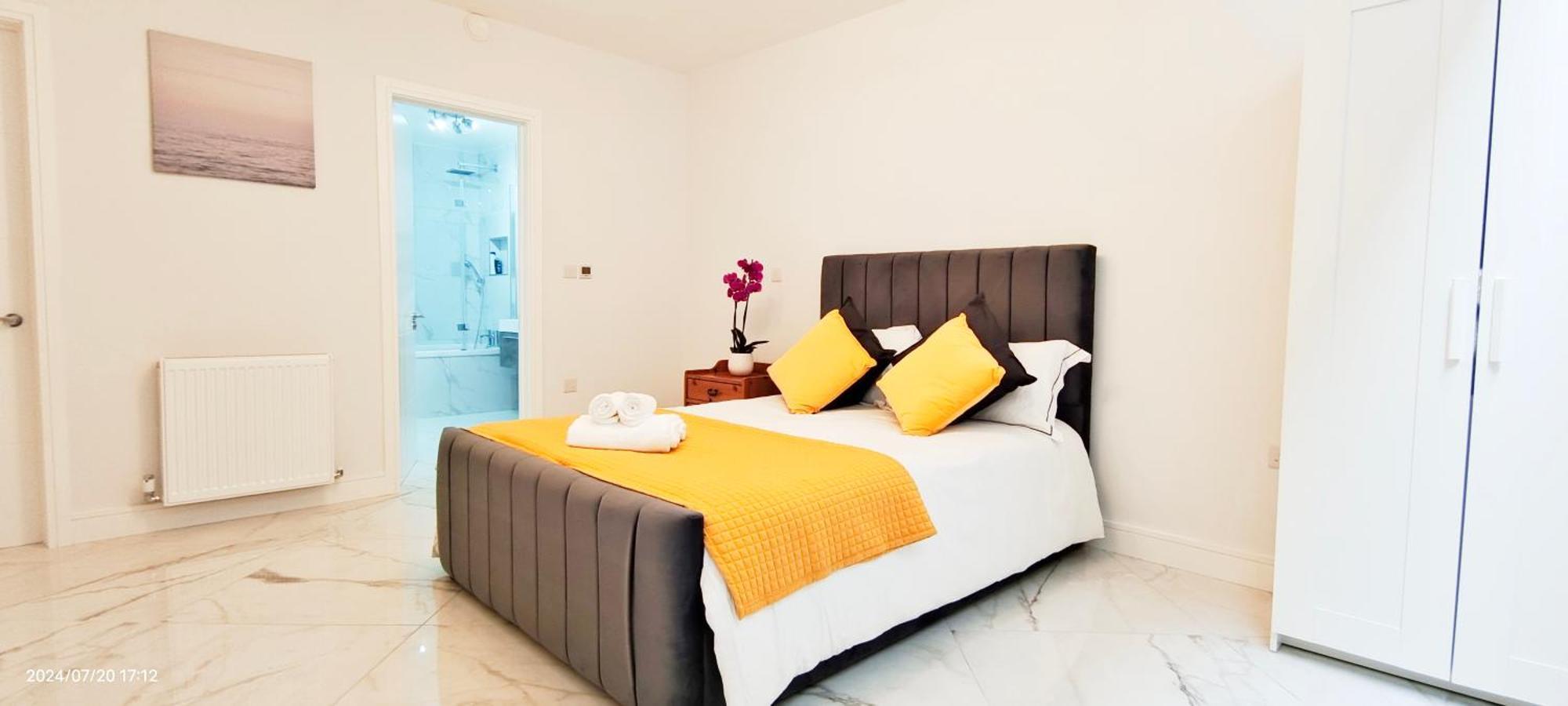 Appartement Spacious 2b2b With Garden Londen