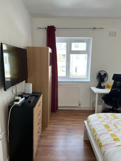 Lovely 4 Bedroom Spacious House In Camden Town-central Holiday home London