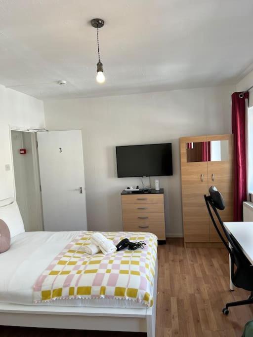 Lovely 4 Bedroom Spacious House In Camden Town-central London