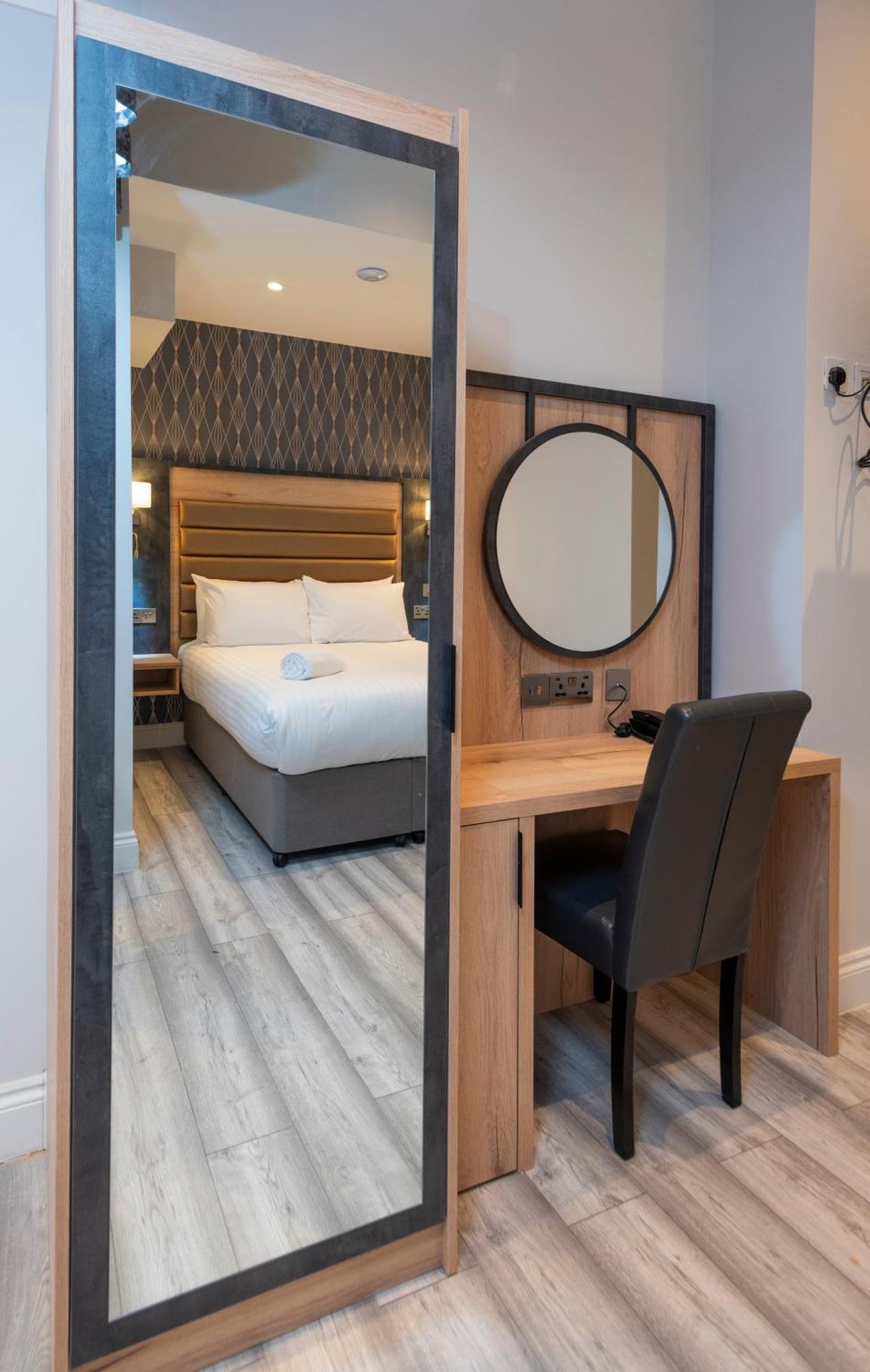 Western Chiswick Palace & Hotel 3*