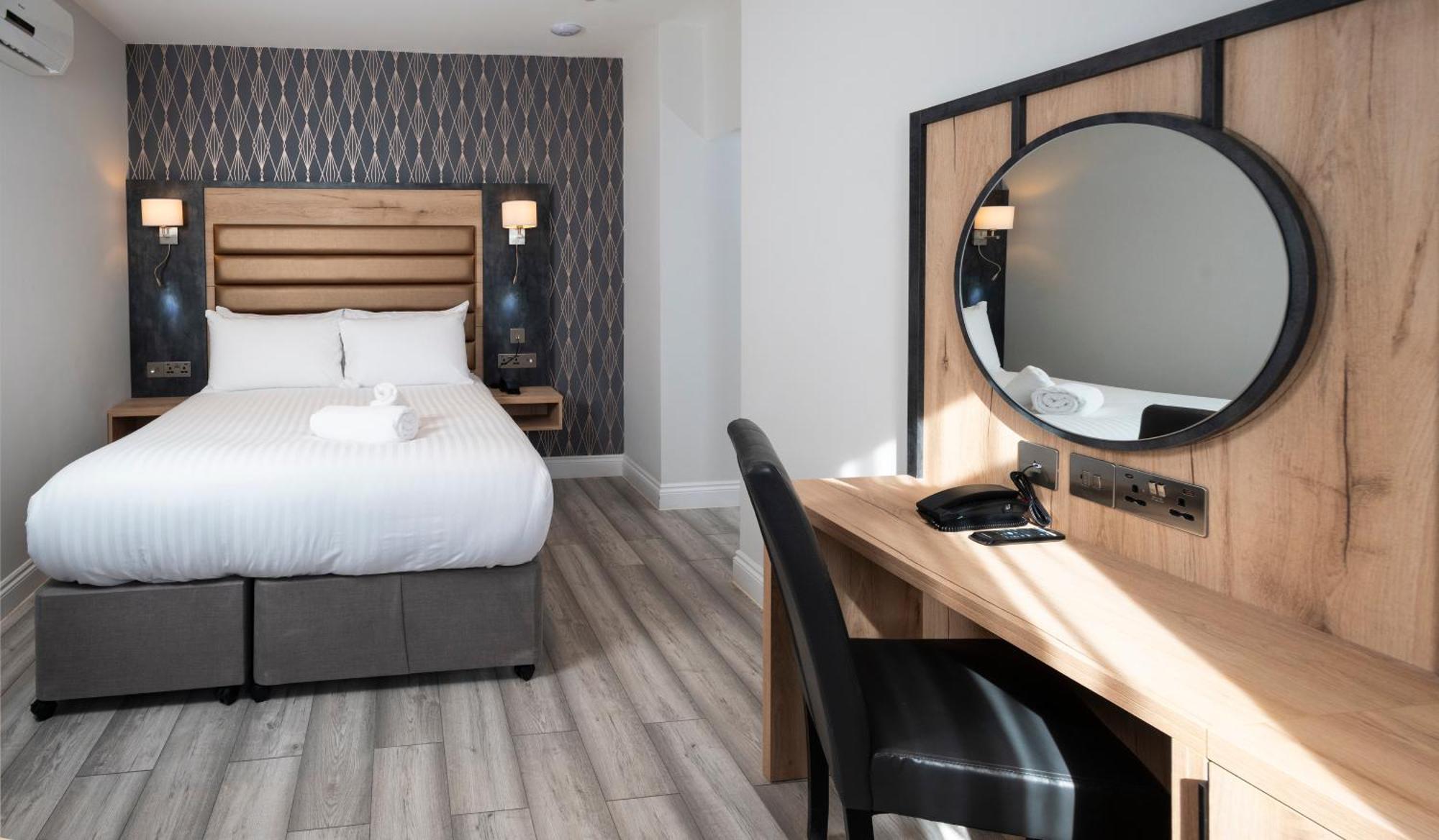 Western Chiswick Palace & Hotel London