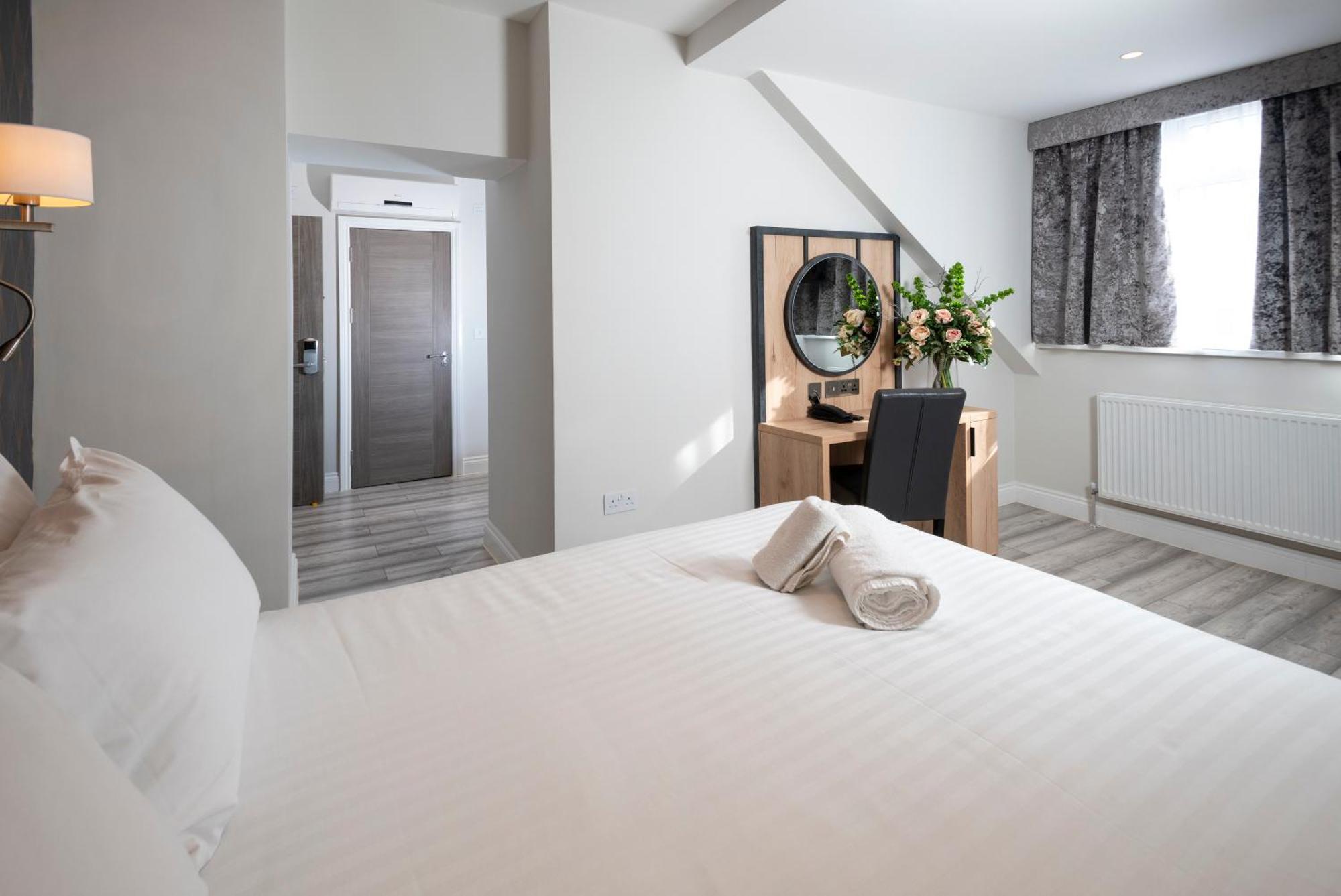 Western Chiswick Palace & 3* London