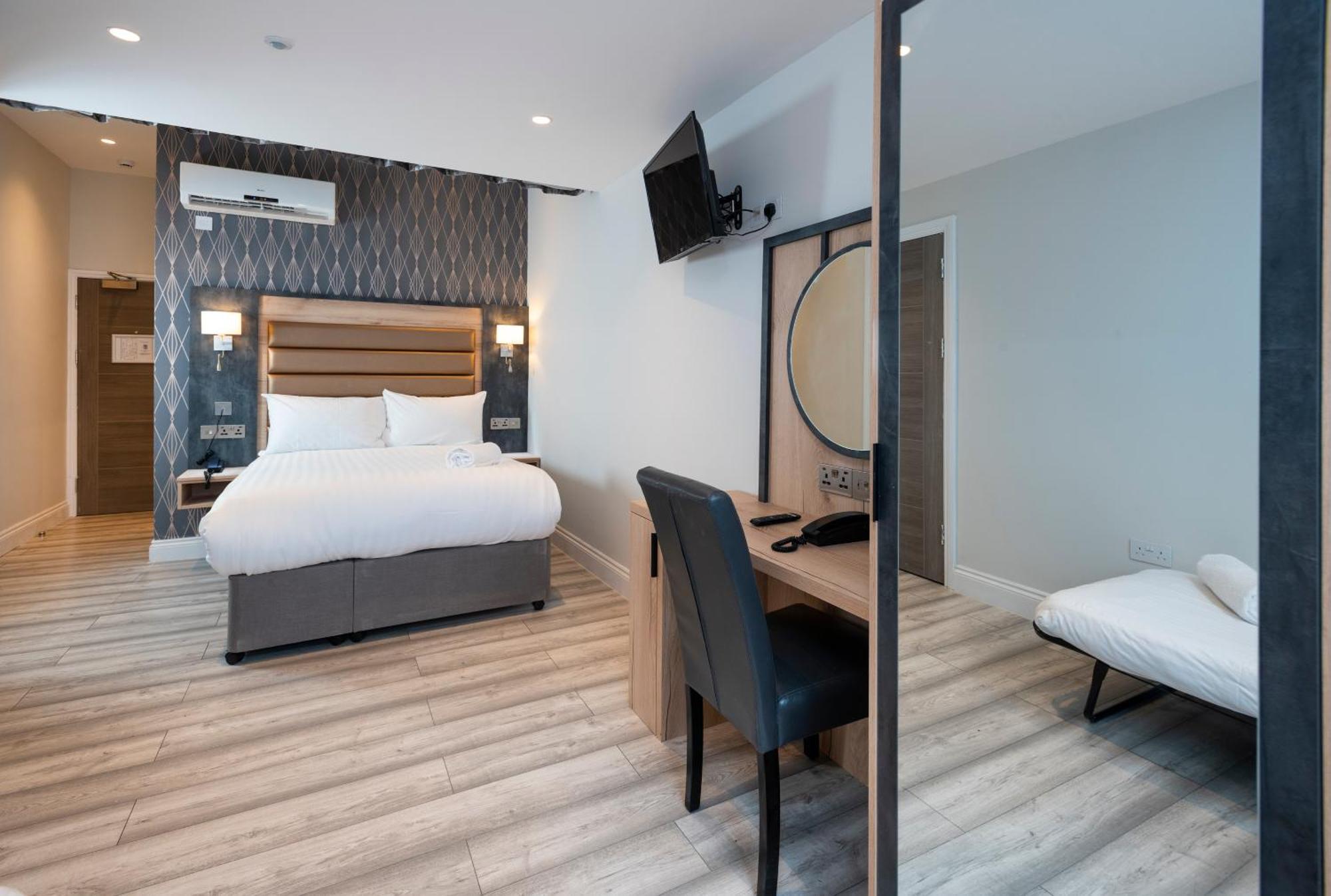 Western Chiswick Palace & Hotel