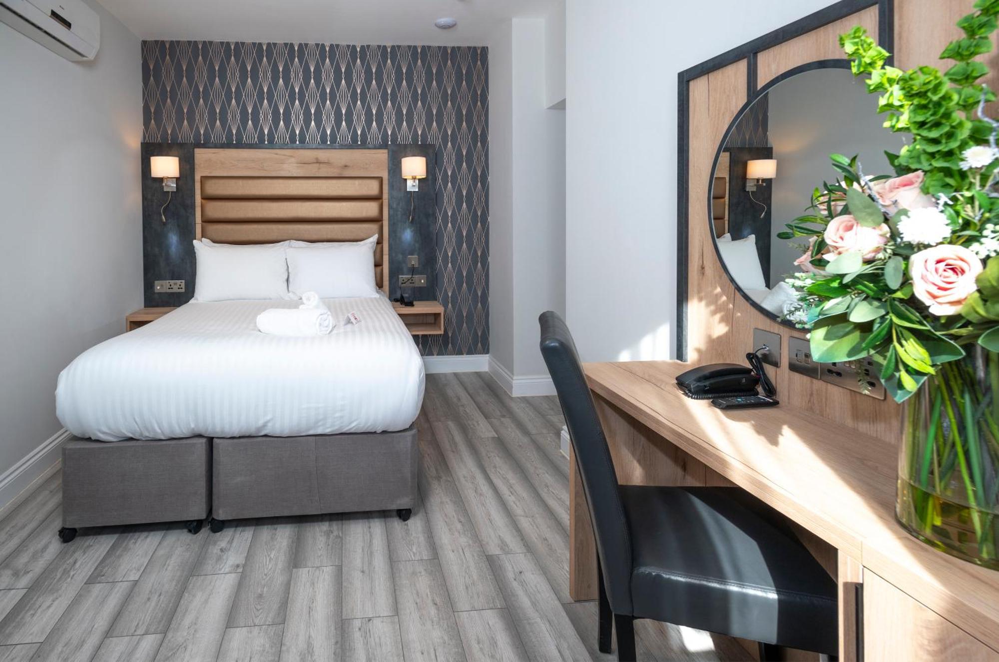 Western Chiswick Palace & 3*