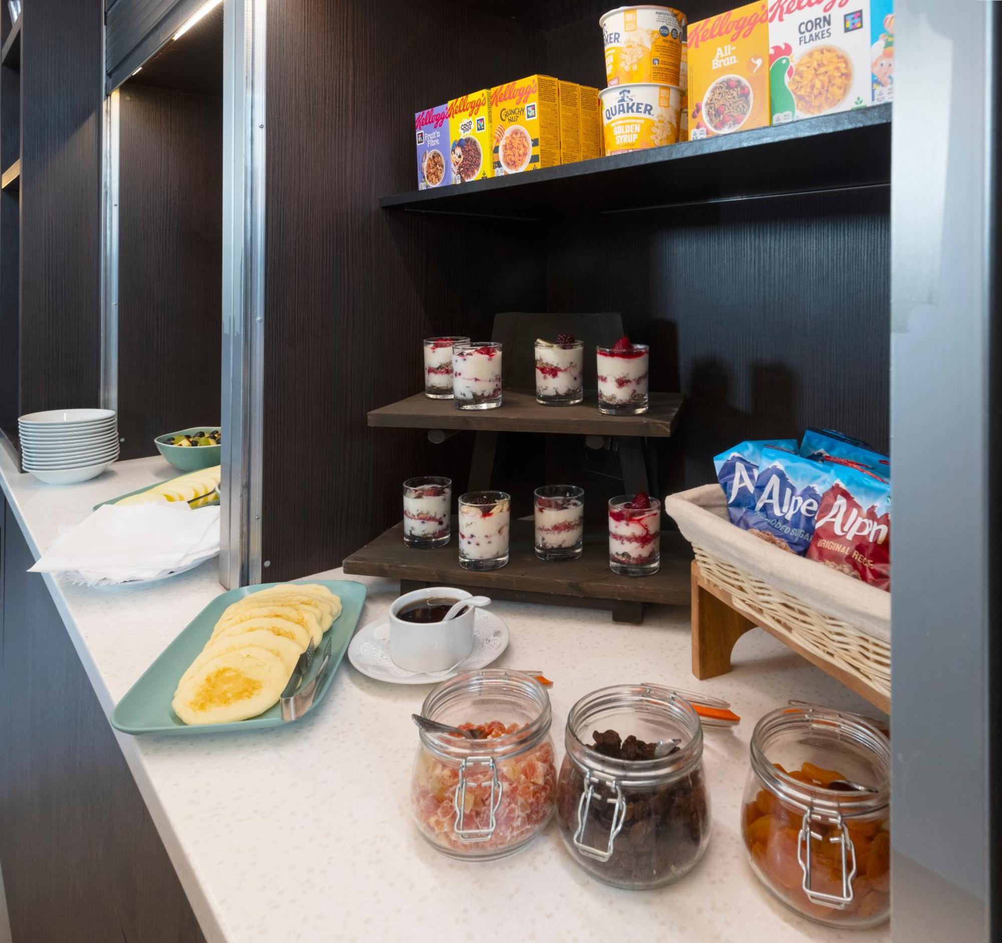 Western Chiswick Palace & 3* London